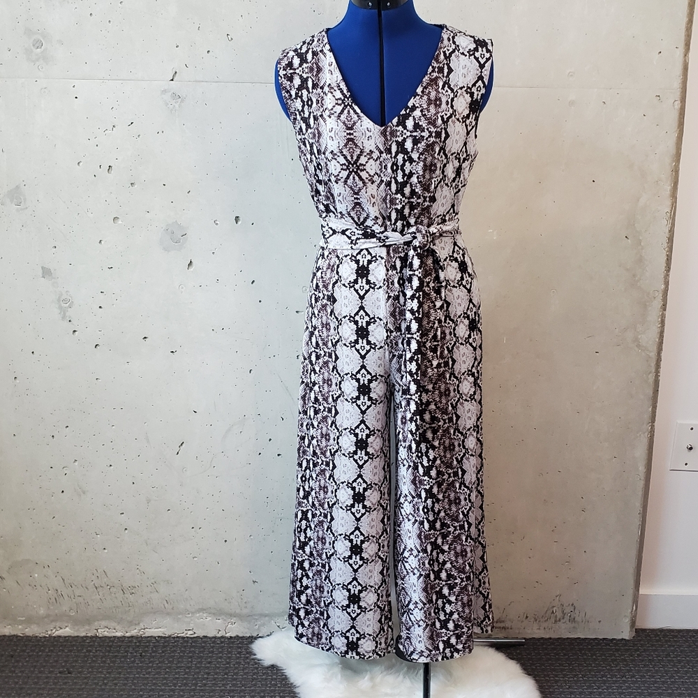 Nicole Miller animal print wide leg Jumpsuit Size 4